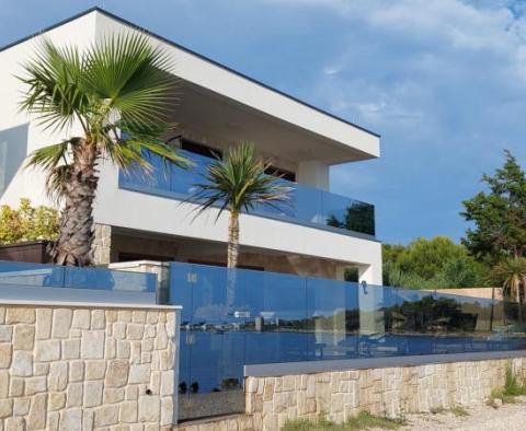 Moderní vila v první řadě k moři nedaleko Zadaru - nová současná krása! - pic 4