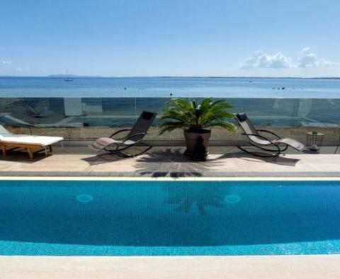 Villa moderne au premier rang de la mer près de Zadar - nouvelle beauté contemporaine ! - pic 27