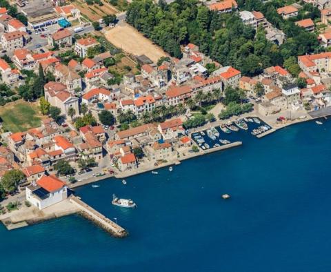 Nagy potenciállal rendelkező telek, mindössze 120 méterre a tengertől Kastelában, Split közelében - pic 3