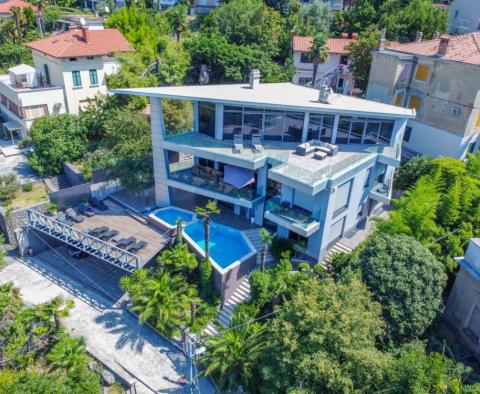 Impozantní moderní vila s bazénem v centru Opatije, pár kroků od Lungomare - pic 2