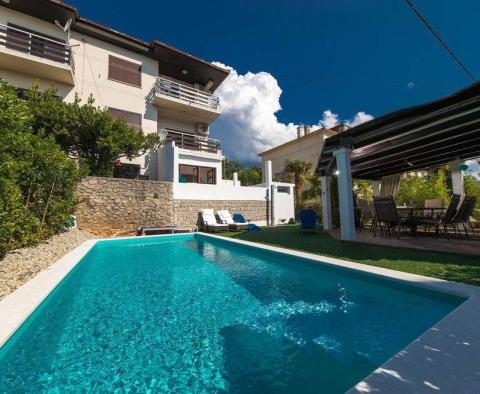 Reasonably priced attached villa in Crikvenica, with swimming pool, only 50 meters from the sea! 
