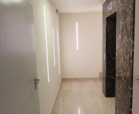 Csodálatos új rezidencia Zaha Hadid stílusban Abbáziában - pic 30