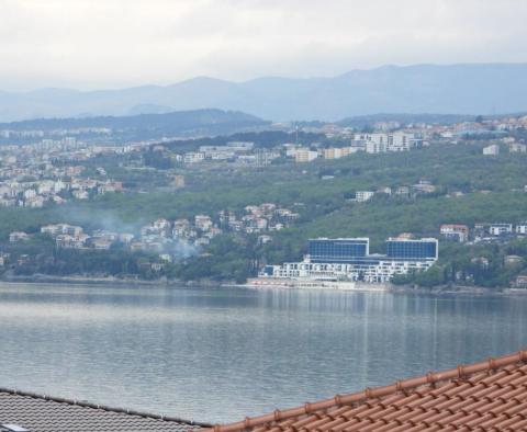 Великолепная двухуровневая квартира в центре Опатии с видом на море - фото 3