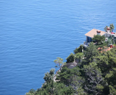 Eagle's nest villa for sale on a rock over the sea in Ika above the beach - pic 2