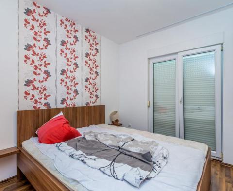 Three-bedroom apartment near the sea in Klimno, Soline Bay - pic 2