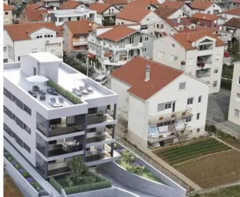 Nádherný penthouse v nové rezidenci Zadaru se střešní terasou 