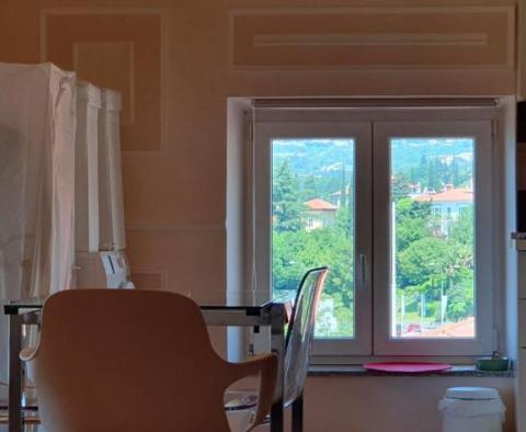 Цена снижена - Фантастическая квартира в первом ряду от моря в центре Опатии в исторической вилле с видом. - фото 11