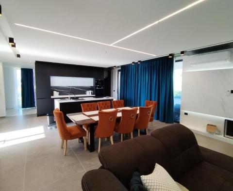 Ohromující nová moderní vila v Medulinu, 150 metrů od moře - pic 44