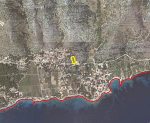 Städtisches Grundstück zum Verkauf in Zavala, ca. 500 Meter vom Meer entfernt 
