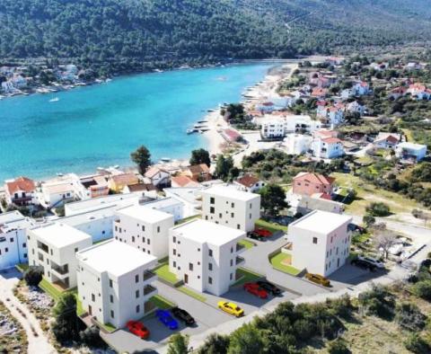 Appartements à prix raisonnables dans une nouvelle résidence à Grebastica, à 200 mètres de la mer 