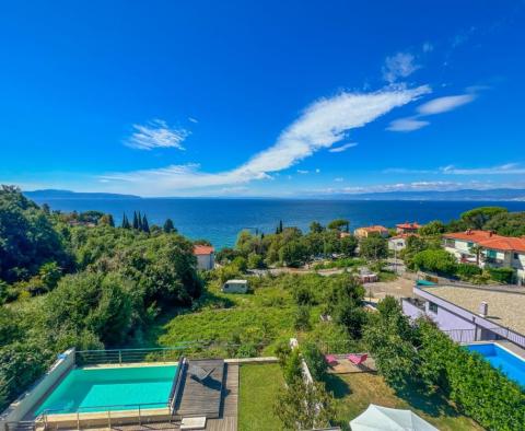 Spacious apartment in Lovran, with magnificent sea views, only 200 meters from the sea 