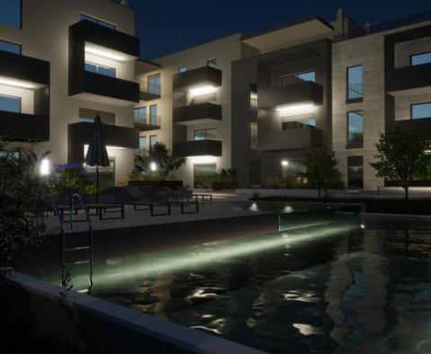 Элегантная новая резиденция с бассейном в 1,5 км от моря в районе Пореча - фото 31
