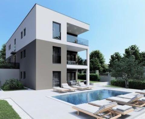 Új apartmankomplexum modern építészeti medencével Poreč régióban, 8 km-re a tengertől - pic 2