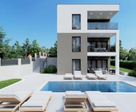 Nový apartmánový komplex s bazénem moderní architektury v regionu Poreč, 8 km od moře - pic 5