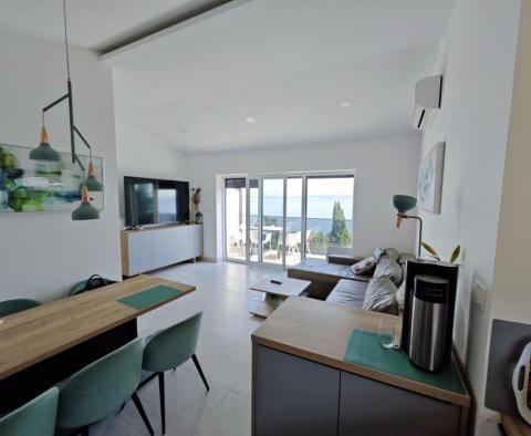 Отличная туристическая недвижимость с 8 апартаментами в Цриквенице, в 300 метрах от моря, с бассейном - фото 10