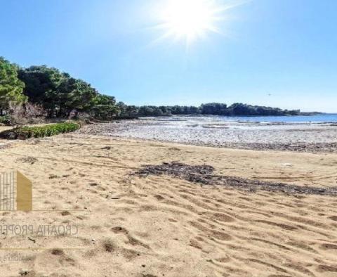 Neplánovaná vila na prodej na ostrově Vir, pouhých 600 metrů od moře - pic 13
