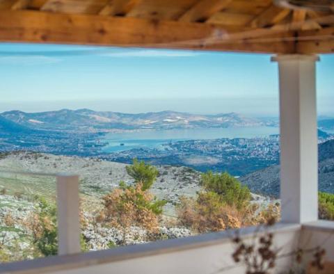 Působivá vila v horách s výhledem na Splitskou riviéru - pic 3