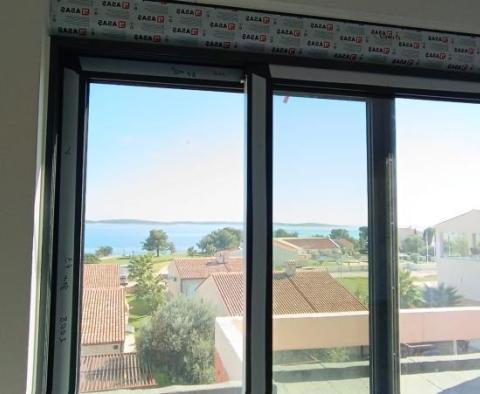 Medulin-Wohnung mit Terrasse im Erdgeschoss eines neuen Komplexes, 100 Meter vom Meer entfernt, Meerblick - foto 18