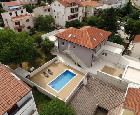 Apart-villa of 5 apartments first row to the sea in Selce - pic 2