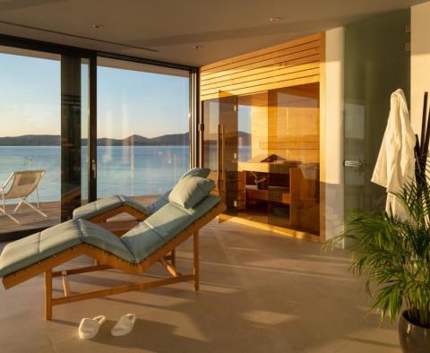 Magnificent 1st line modern villa by the beach in Zadar area - pic 19