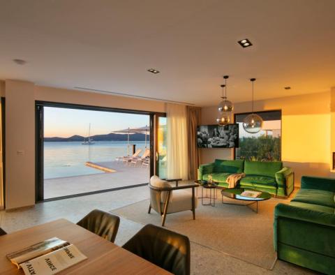 Magnificent 1st line modern villa by the beach in Zadar area - pic 18