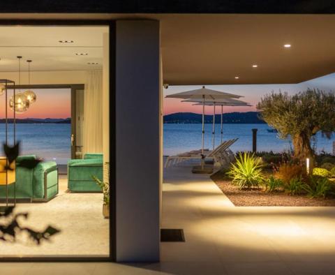 Magnificent 1st line modern villa by the beach in Zadar area - pic 17