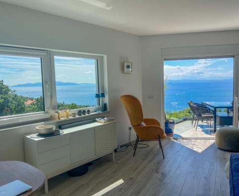 Penthouse above the center of Opatija with garage, panoramic sea views 