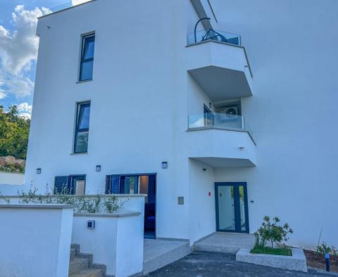 Идеальная квартира на первом этаже новостройки с террасой и видом на море в Ичичи, недалеко от Опатии - фото 19