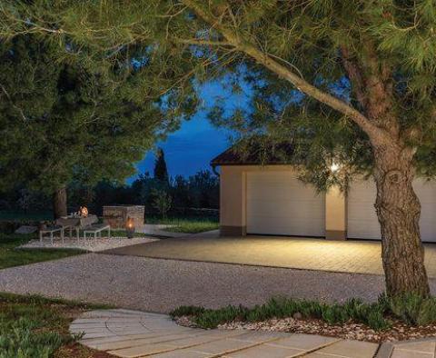 Красивая роскошная вилла с оливковой рощей площадью 5800 кв.м. в районе Водняна - фото 39