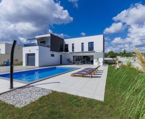 Bright new villa in Vodnjan area - pic 2