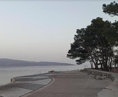 Appartement au premier rang de la mer, près de la plage de la ville de Krk - pic 9