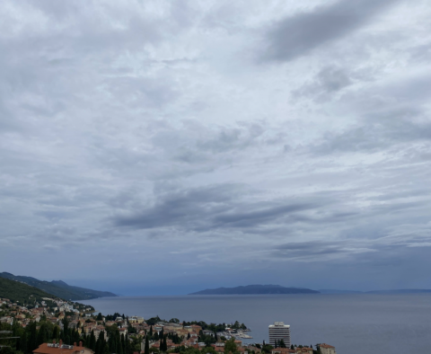 Apartment with loggia and sea view in Opatija, great price 