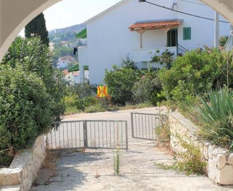 Detached house 110 m from the sea, with terrace and sea view on Ciovo, Mavarstica area - pic 8