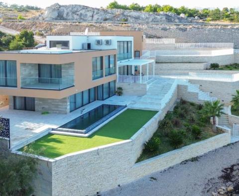 Superbe villa design de 1ère ligne près de Zadar avec plage presque privée et possibilité d'amarrage - pic 9