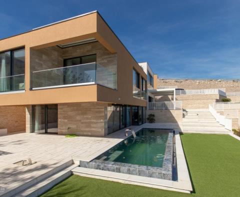 Superbe villa design de 1ère ligne près de Zadar avec plage presque privée et possibilité d'amarrage - pic 8