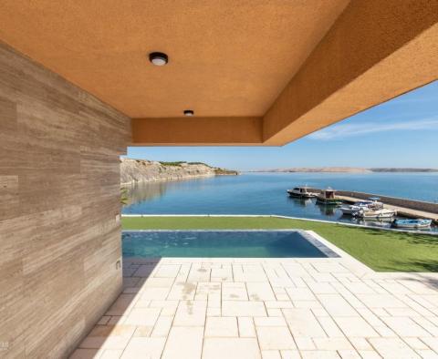 Superbe villa design de 1ère ligne près de Zadar avec plage presque privée et possibilité d'amarrage - pic 5