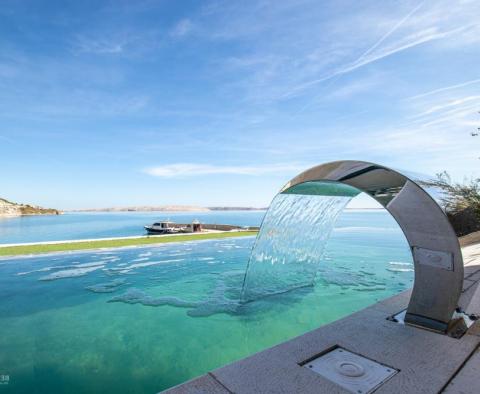 Superbe villa design de 1ère ligne près de Zadar avec plage presque privée et possibilité d'amarrage - pic 4