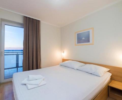 První linie nového hotelu u pláže na prodej v oblasti Zadaru s lázeňským centrem! - pic 24