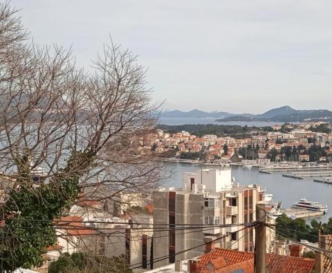 Инвестиционная недвижимость в Дубровнике с видом на море, всего в 100 метрах от моря 