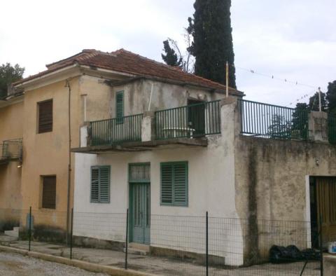 Great investment - 1st line house for renovation in Kastel Stari - pic 10