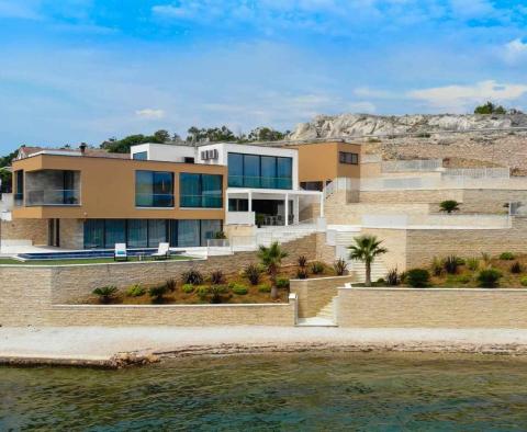 Superbe villa design de 1ère ligne près de Zadar avec plage presque privée et possibilité d'amarrage - pic 46