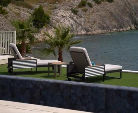 Superbe villa design de 1ère ligne près de Zadar avec plage presque privée et possibilité d'amarrage - pic 60