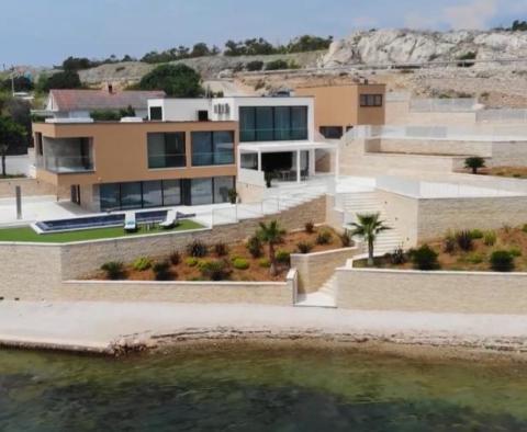 Superbe villa design de 1ère ligne près de Zadar avec plage presque privée et possibilité d'amarrage - pic 43