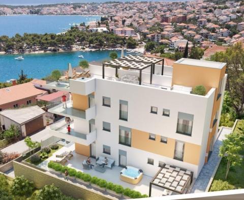 Исключительно привлекательные новые апартаменты на Чиово, в 150 метрах от моря. 