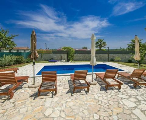 Élégante villa en pierre avec piscine et bâtiment supplémentaire - pic 6