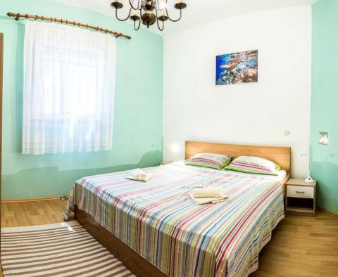 Dům 8 apartmánů ve Starigradu s výhledem na moře - pic 11