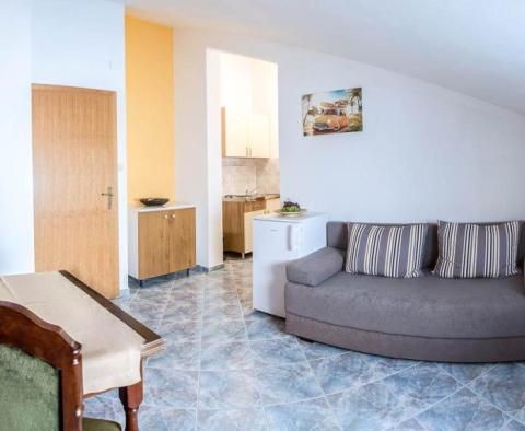 Dům 8 apartmánů ve Starigradu s výhledem na moře - pic 24