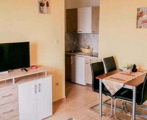 Dům 8 apartmánů ve Starigradu s výhledem na moře - pic 26