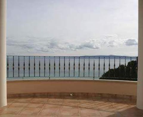 Apartment with a balcony overlooking the Adriatic sea, only 100 meters from the beach - pic 6