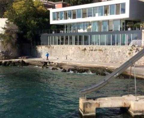 Superbe villa en bord de mer à Rijeka avec vitrage panoramique 